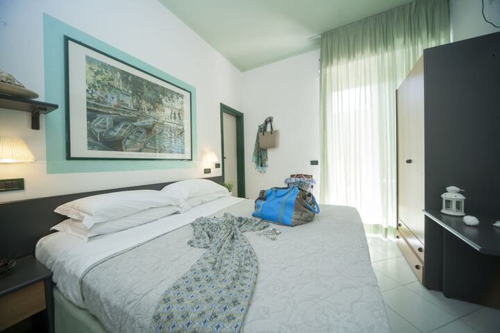 Room 5 of 40