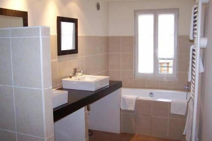 Room 42 of 61
