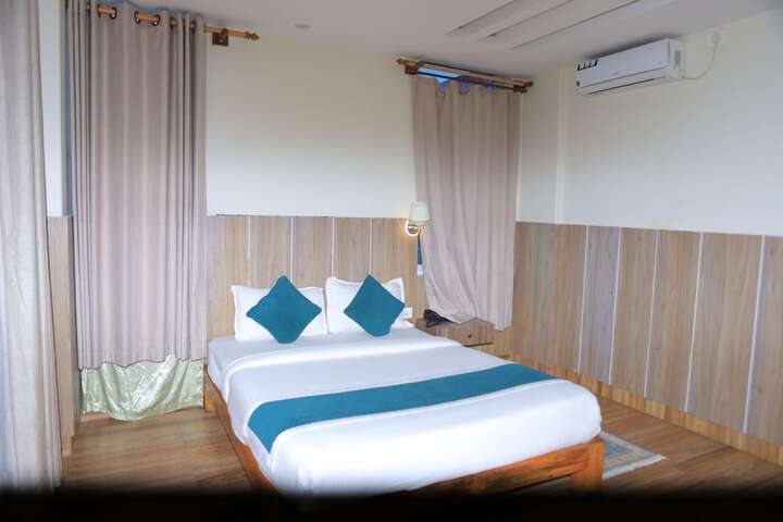 Room 18 of 48