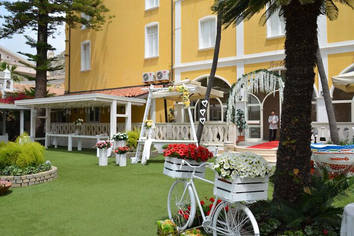 Hotel Exterior 21 of 28
