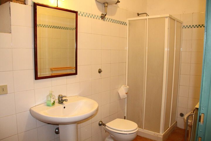 Room 12 of 38