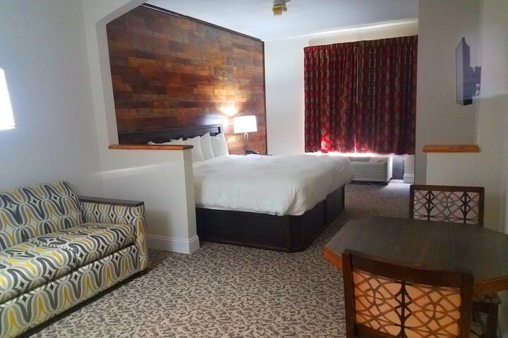 Room 4 of 33