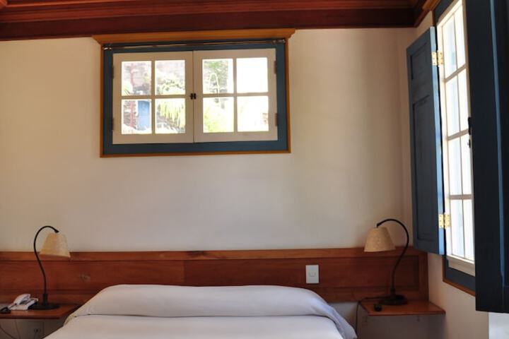 Room 33 of 106