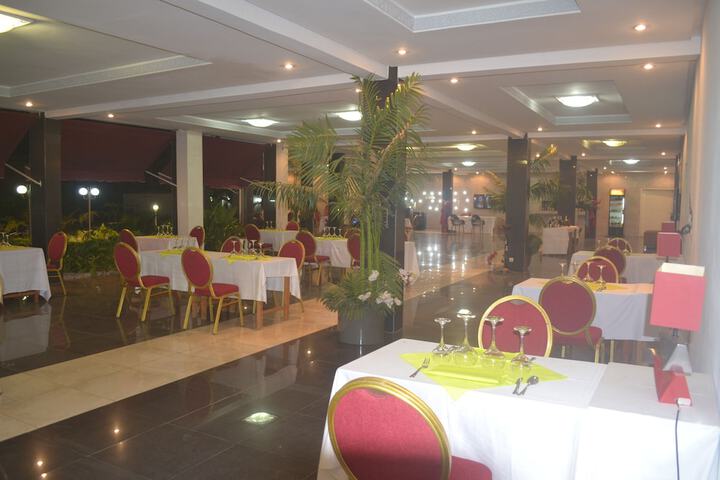 Dining 36 of 56