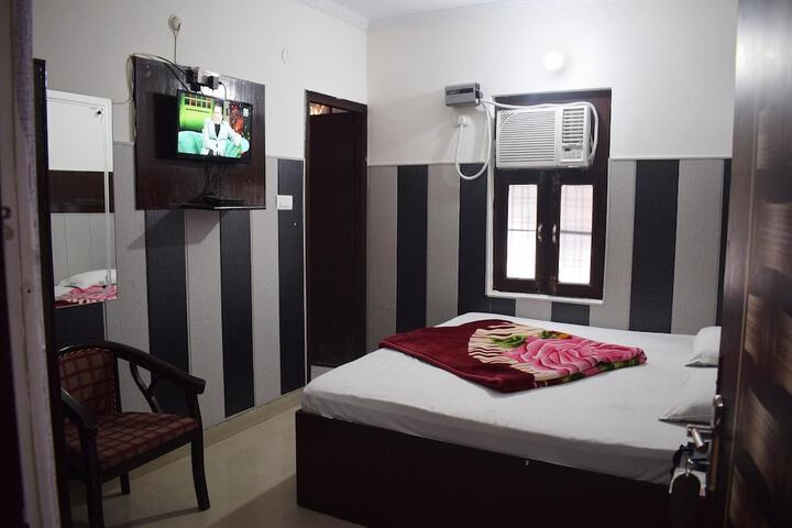 Room 13 of 26