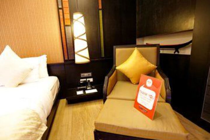 Room 25 of 43