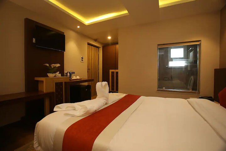Room 8 of 27