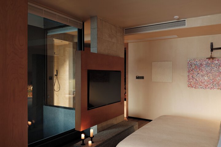 Room 15 of 169