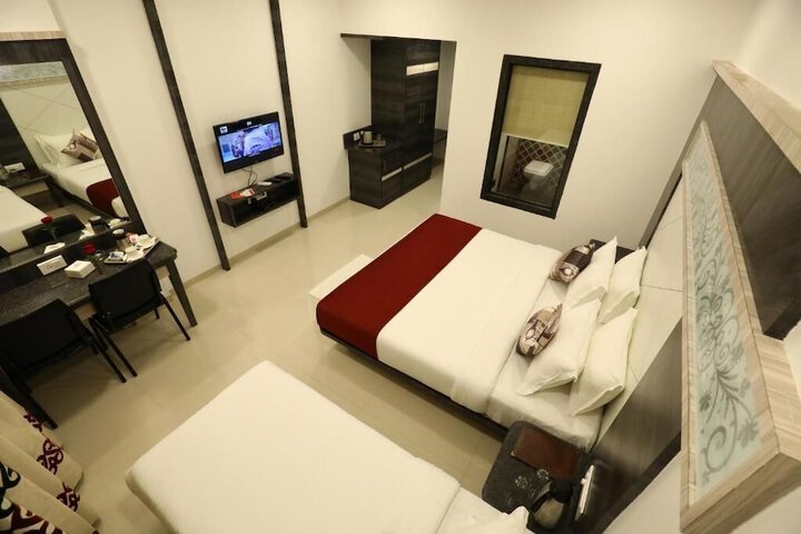 Room 4 of 11