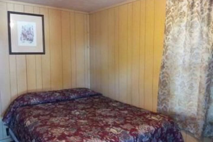 Room 4 of 12