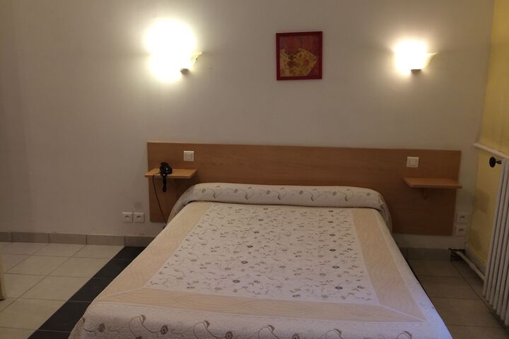 Room 2 of 43