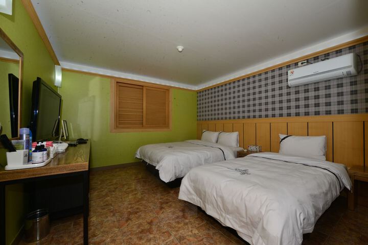 Room 2 of 11