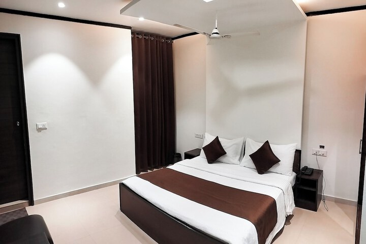 Room 17 of 18