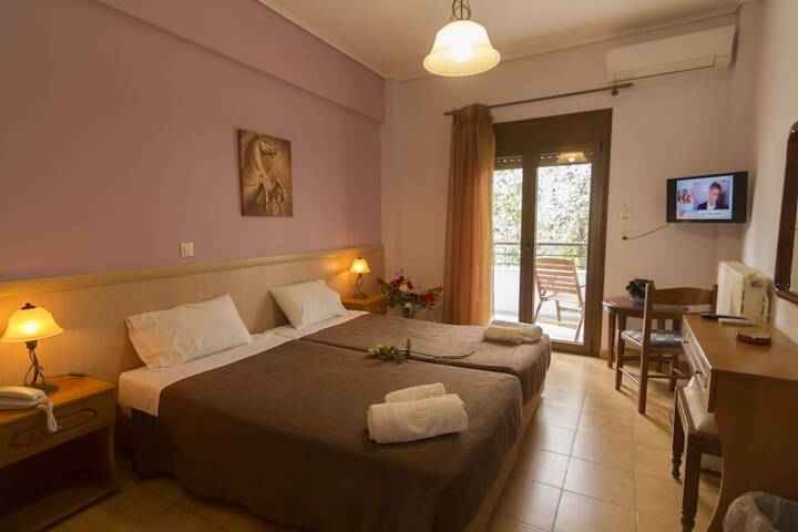 Room 6 of 32