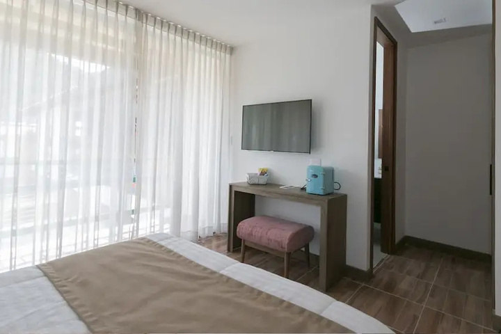Room 2 of 3