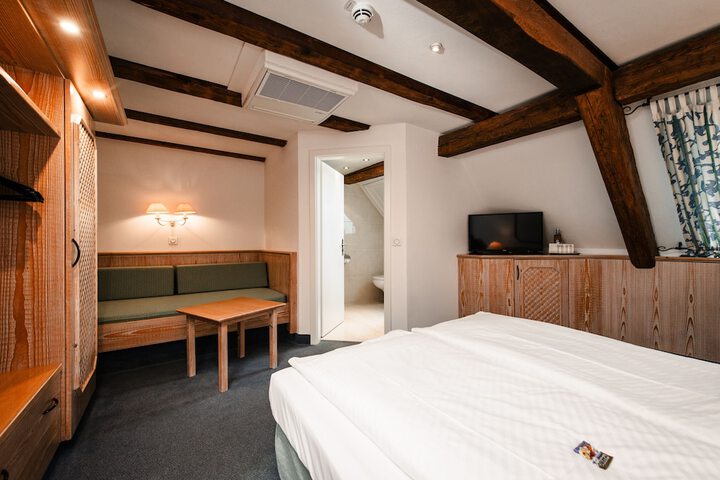 Room 8 of 24