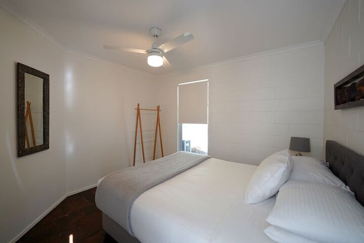 Room 3 of 115
