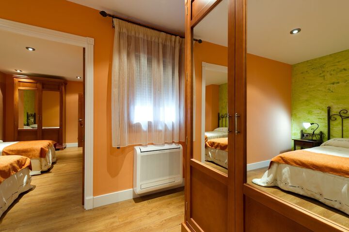 Room 3 of 35