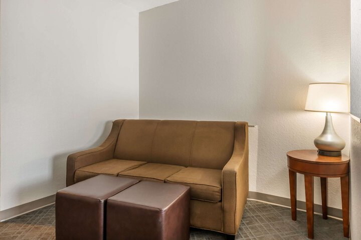 2 Queen Beds Suite (1 of 16)