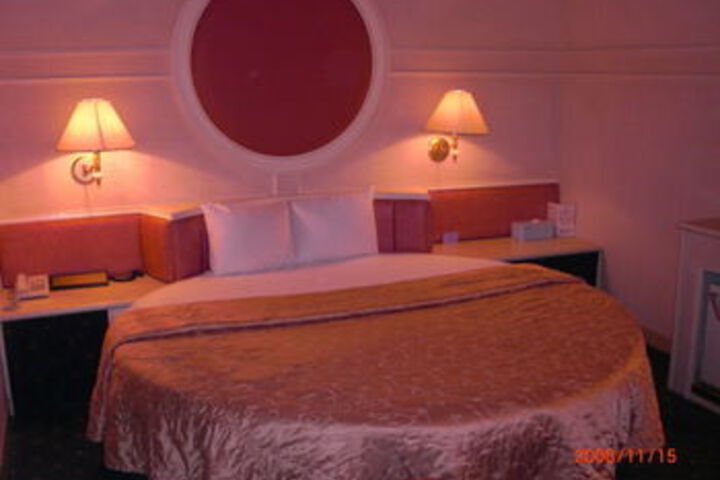 Room 10 of 14