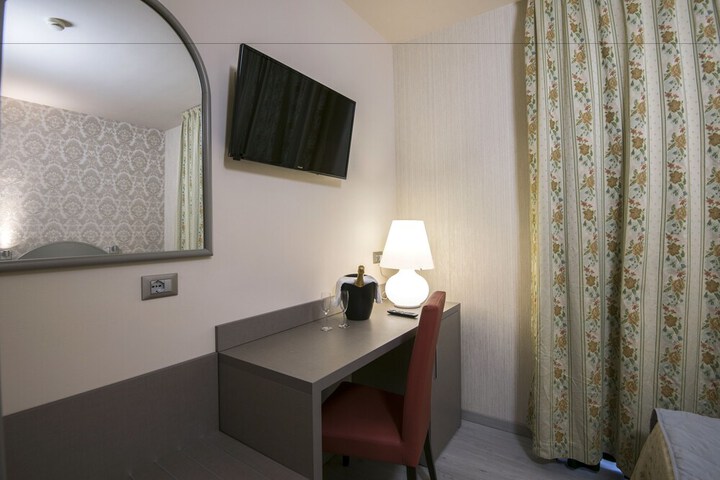 Room 15 of 32