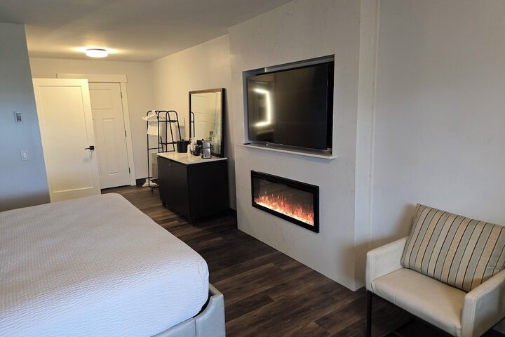 Room 5 of 6