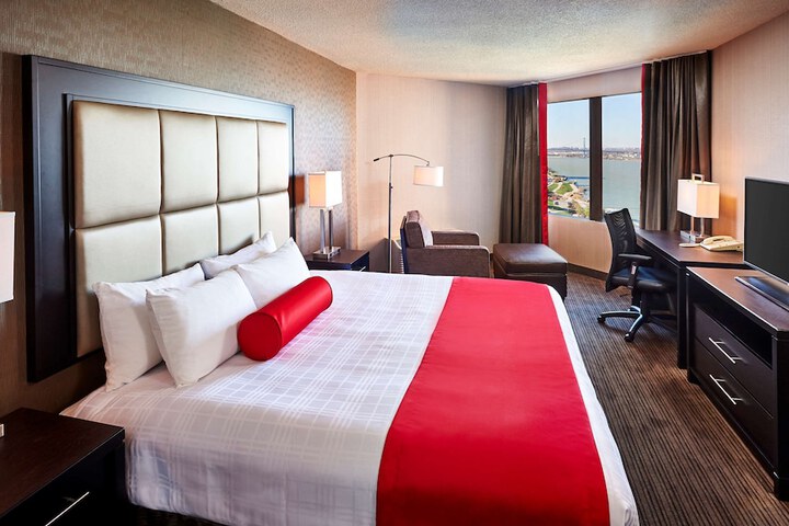 Room 17 of 36