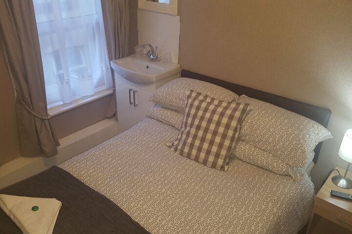 Room 3 of 49
