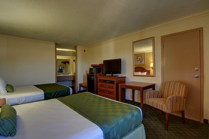 2 Queen Beds (16 of 16)