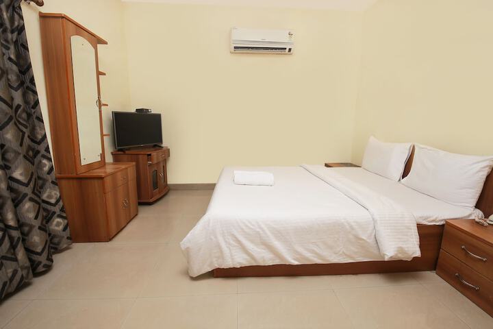 Room 8 of 34