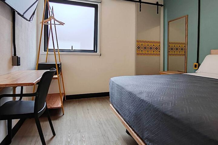 Room 8 of 16