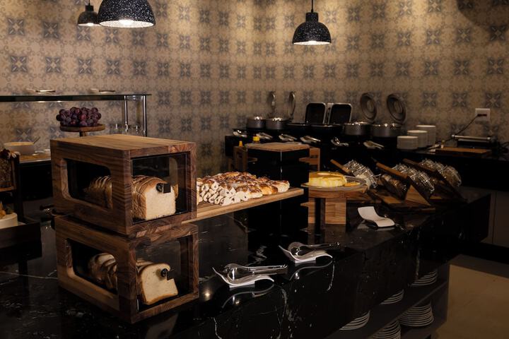 Dining 68 of 87