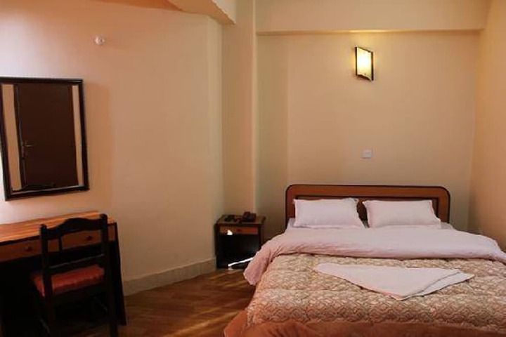 Room 6 of 15