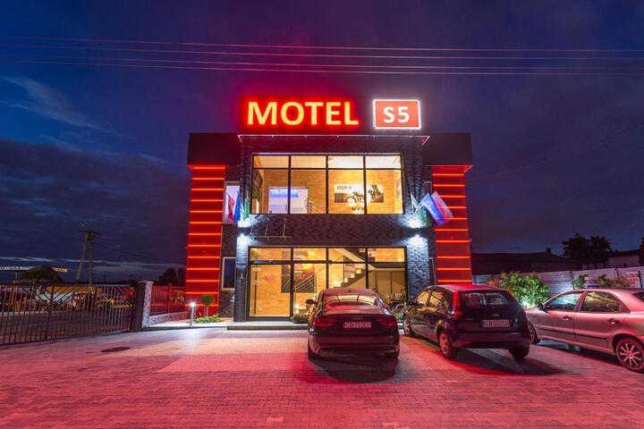 MOTEL S5 Hotel S5 BASEN JACUZZI MYJNIA