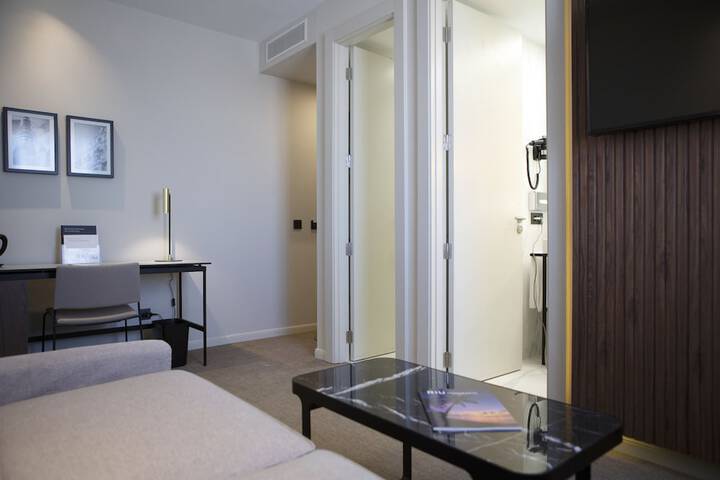 Room 14 of 202