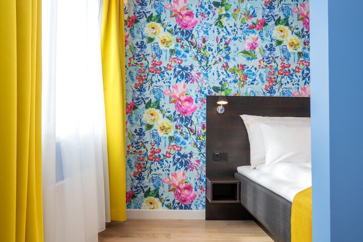 Room 9 of 34
