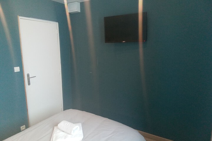 Room 9 of 33