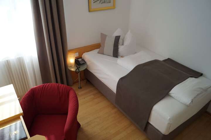 Room 4 of 24