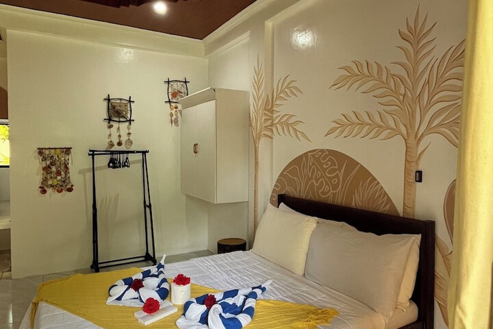 Room 10 of 33