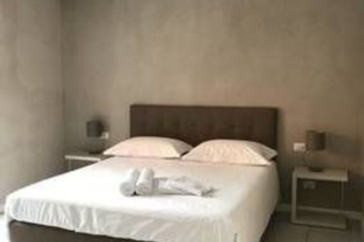 Room 10 of 26
