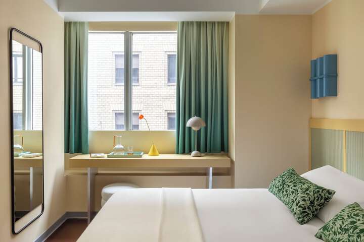 Room 14 of 83