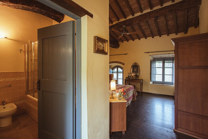 Room 48 of 282
