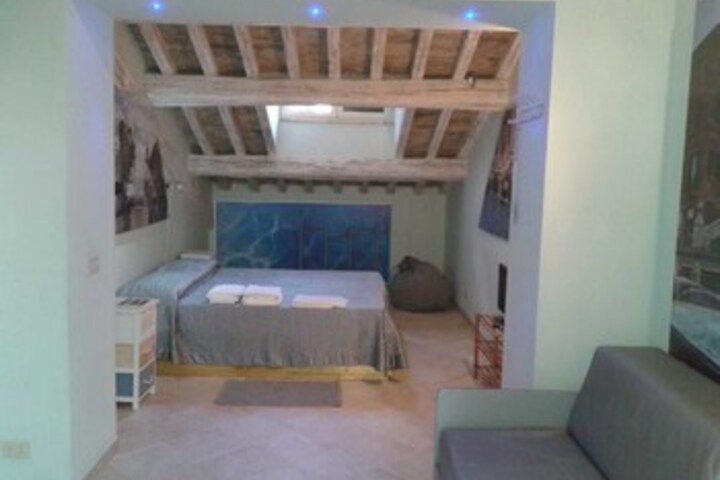 Room 62 of 83