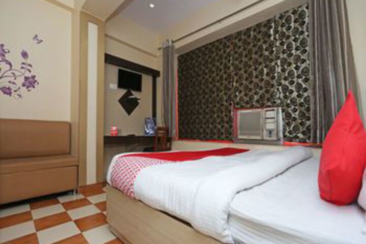 Room 9 of 34