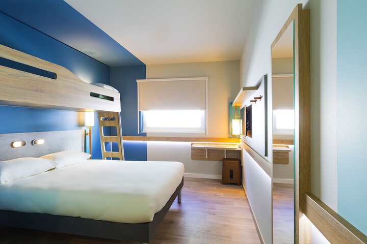 Room 6 of 37