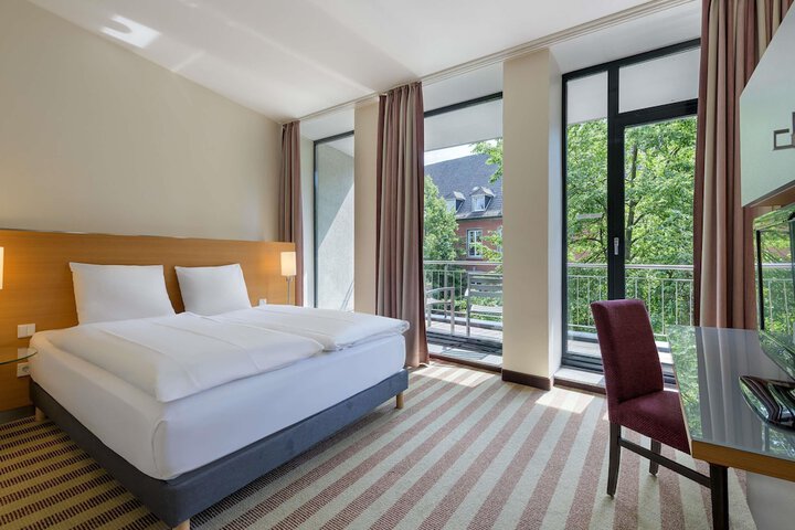Room 28 of 65