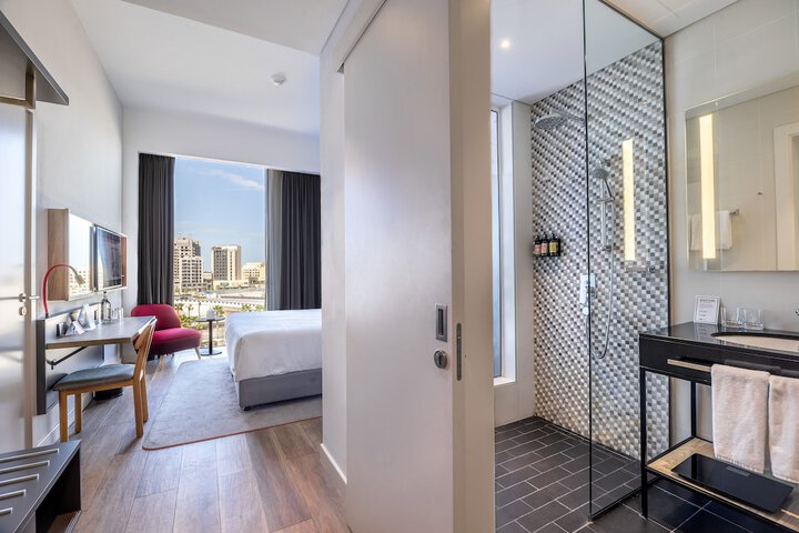 Room 9 of 40