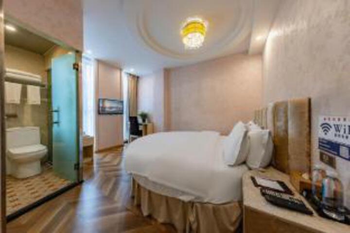 Room 15 of 17