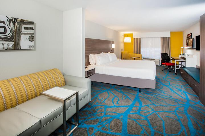 Standard | King Bed (7 of 14)