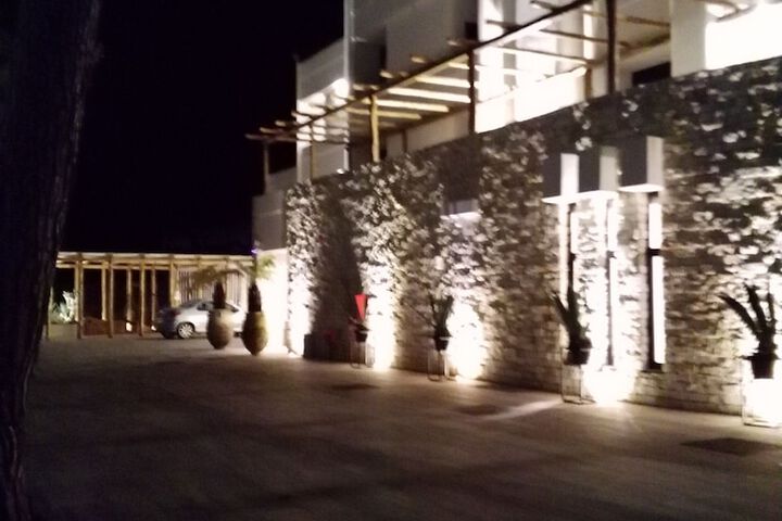 Hotel Exterior 93 of 104